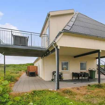 Front In With House A Panoramic View Feriehus *